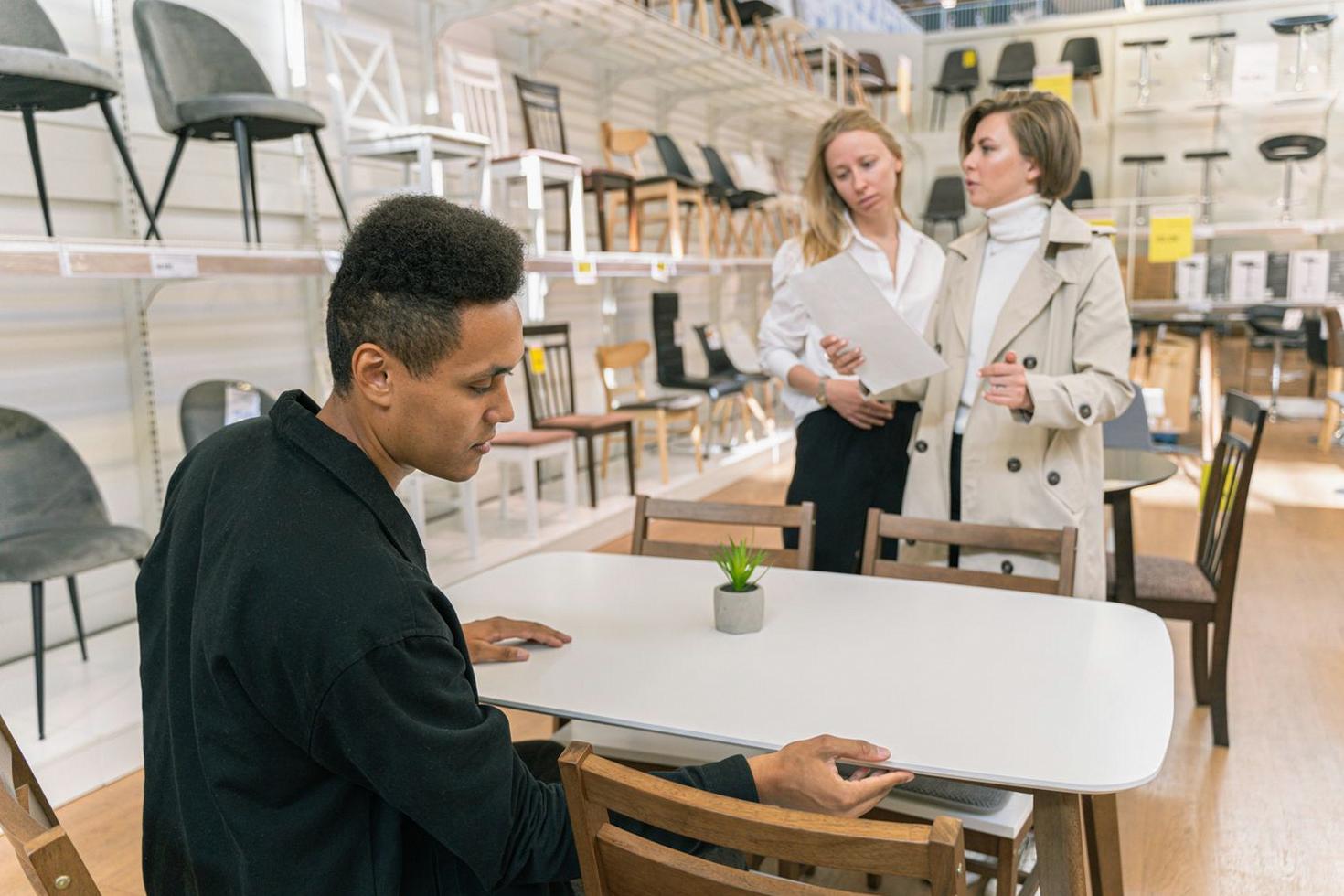 Showroom Consultant